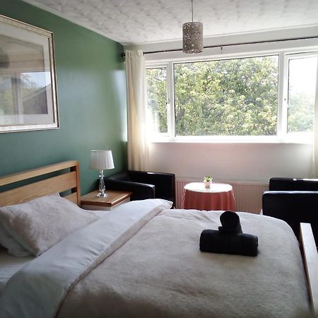 1 Luxurious Double Bedroom With Private Shower Reading Dış mekan fotoğraf