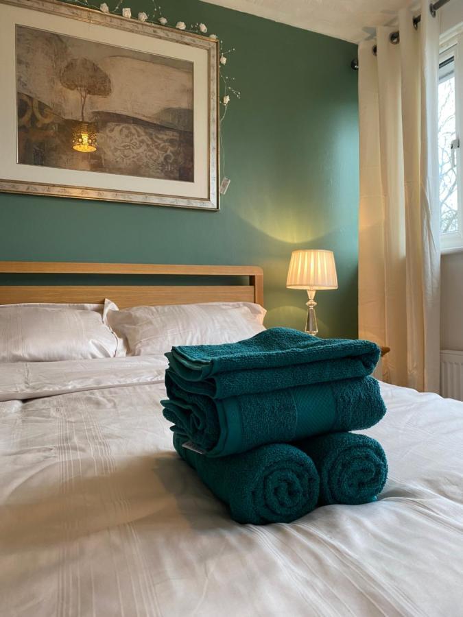 1 Luxurious Double Bedroom With Private Shower Reading Dış mekan fotoğraf