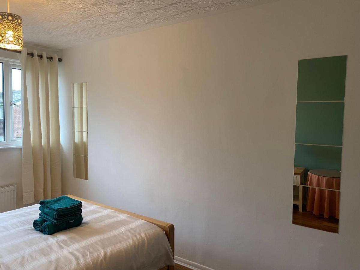 1 Luxurious Double Bedroom With Private Shower Reading Dış mekan fotoğraf