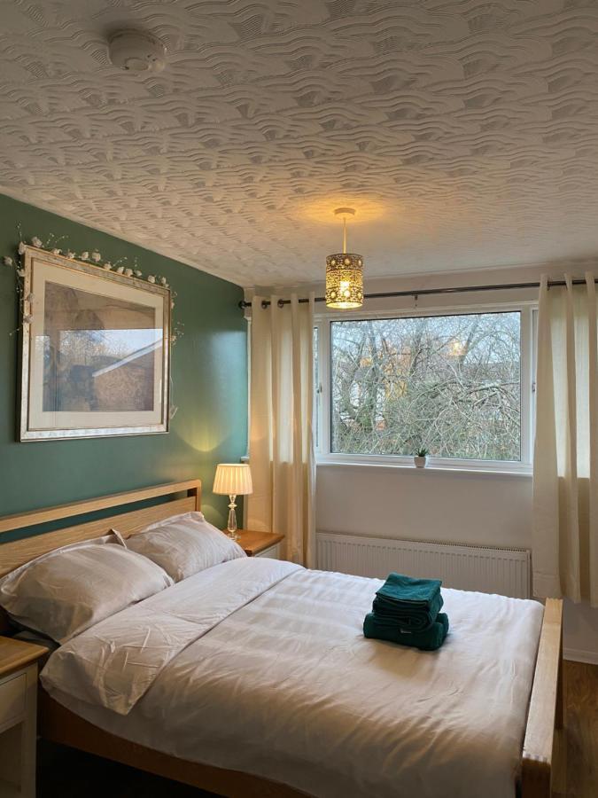 1 Luxurious Double Bedroom With Private Shower Reading Dış mekan fotoğraf