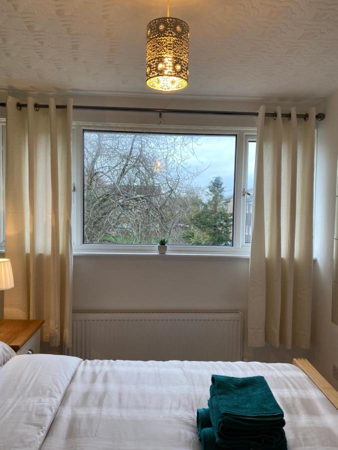 1 Luxurious Double Bedroom With Private Shower Reading Dış mekan fotoğraf