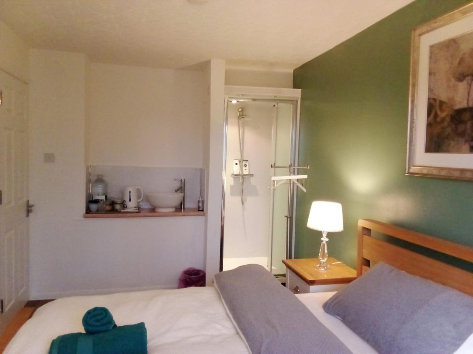 1 Luxurious Double Bedroom With Private Shower Reading Dış mekan fotoğraf